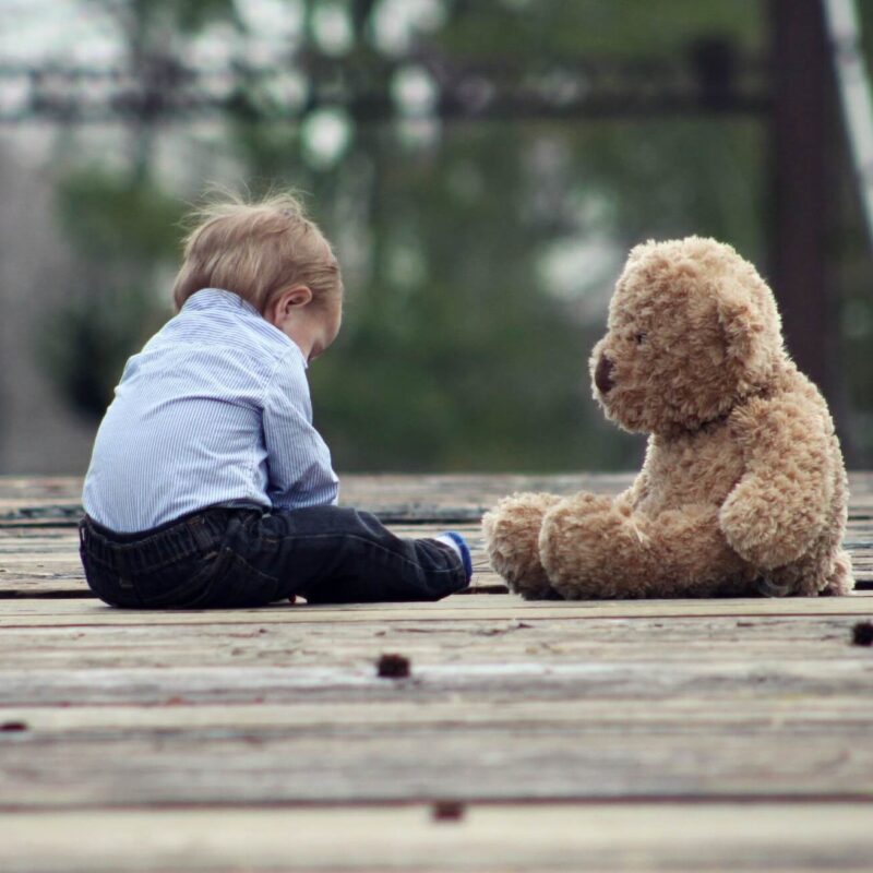 little boy all alone with teddy bear - Hypnosis Rethymno - 2025 -